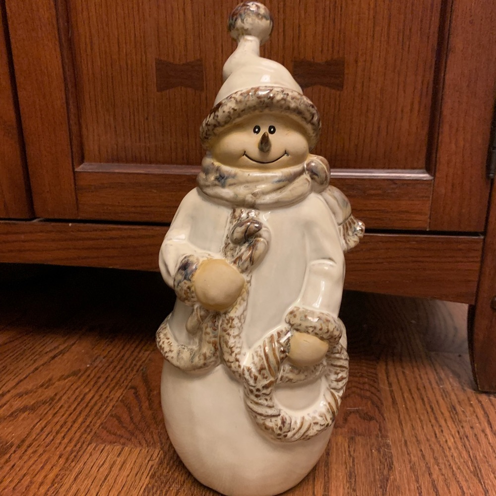 Ceramic Snowman ⛄️ holding candy cane & wreath